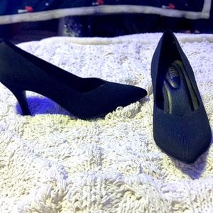 Alexis bendel pointed to heels